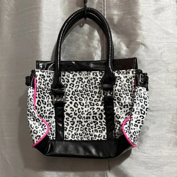 Claire's Black and Pink Heart Leopard Bag - Picture 3 of 8
